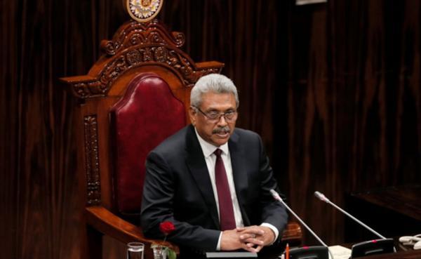 رئيس سريلانكا يفر من البلاد
