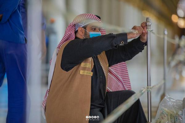 تهيئة 100 باب وأكثر من 800 حاجز للمصلين والزائرين في المسجد النبوي