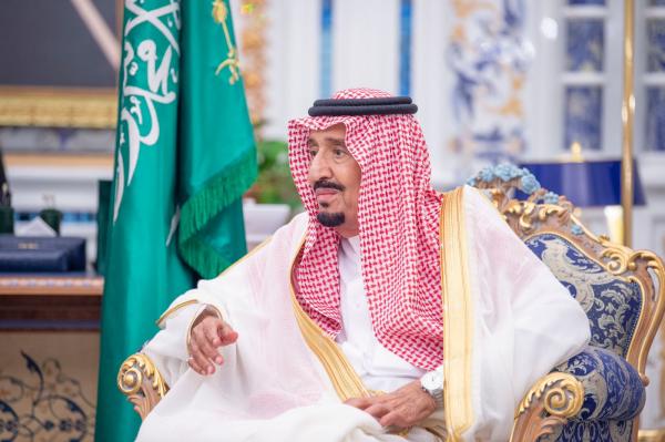 عاجل: بالصور.. خادم الحرمين يلتقي الرئيس الأمريكي في قصر السلام في جدة