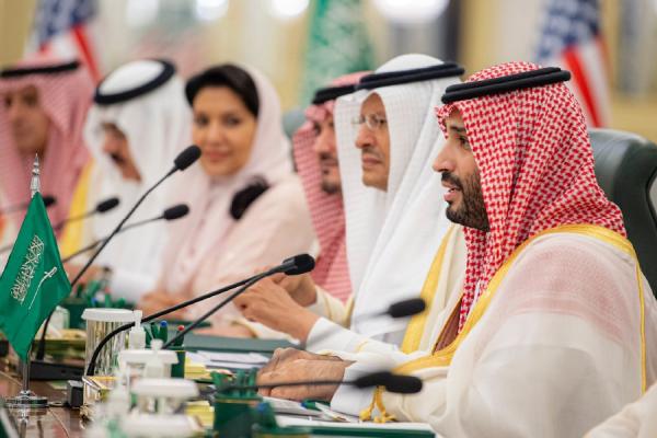 ولي العهد يعقد اجتماعا موسعًا مع الرئيس الأمريكي