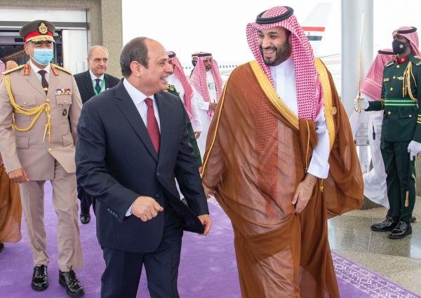 عاجل: ولي العهد يستقبل الرئيس المصري