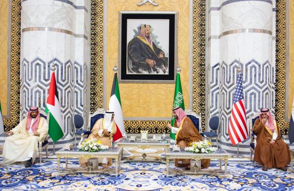 عاجل: الأمير محمد بن سلمان يستقبل ولي عهد الكويت بمطار جدة