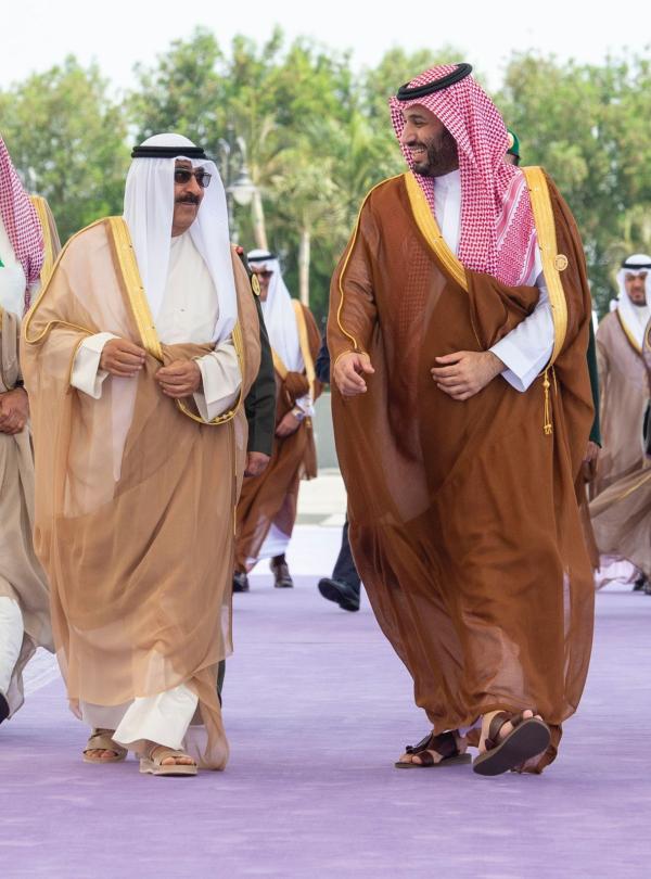 عاجل: الأمير محمد بن سلمان يستقبل ولي عهد الكويت بمطار جدة