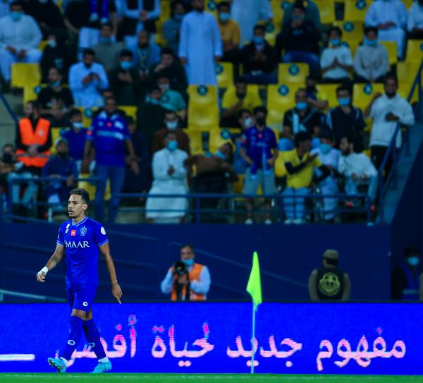 والد بيريرا يصدم الهلال.!