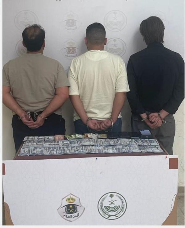 القبض على 3 أشخاص لسرقتهم مبلغًا ماليًا بالمدينة المنورة