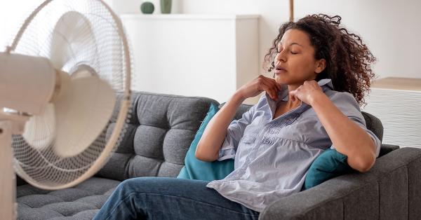 أعراض وأسباب الهبات الساخنة.. متى يجب زيارة الطبيب؟