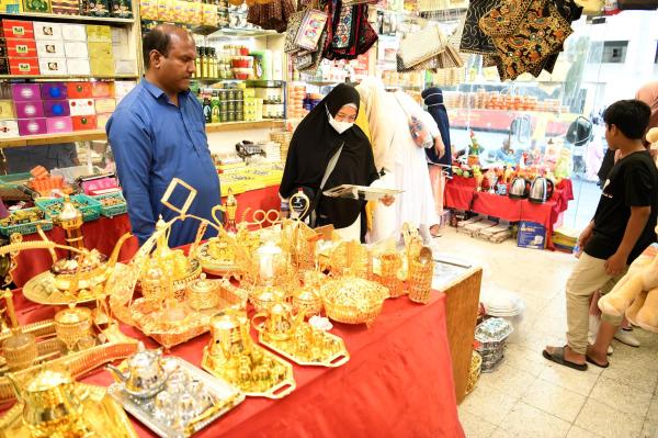 «الهدايا التذكارية».. عبق الأراضي المقدسة من الحجاج إلى ذويهم