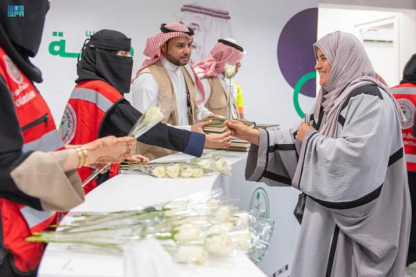 جوازاتُ منفذ جديدة عرعر تواصلُ إنهاءَ إجراءات مغادرة ضيوف الرحمن