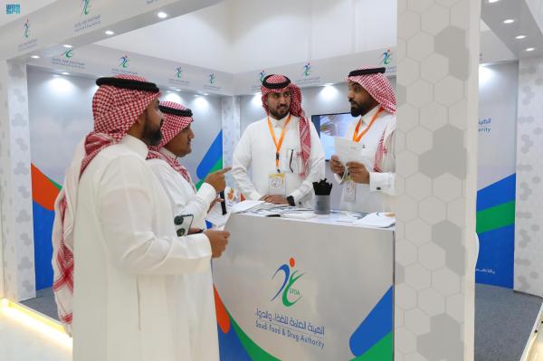 «الغذاء والدواء» توضح كيفية اختبار جودة العسل