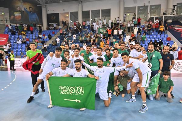 «قبضة الأخضر».. عالمية!