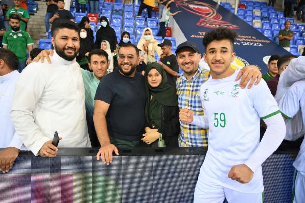 «قبضة الأخضر».. عالمية!
