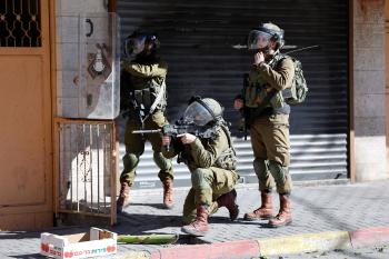 قوات الاحتلال الإسرائيلي تعتقل 13 فلسطينيًا