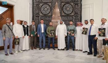القنصل العام لروسيا يزور مجمع الملك عبدالعزيز لكسوة الكعبة المشرفة