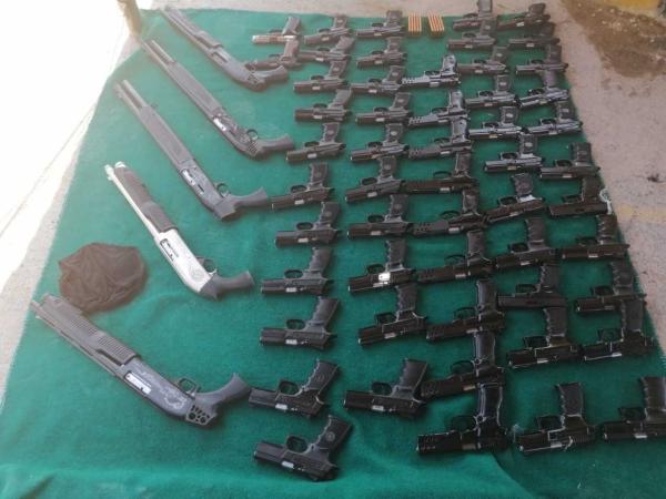 الأردن يعلن إحباط تهريب أسلحة وذخيرة شمال البلاد