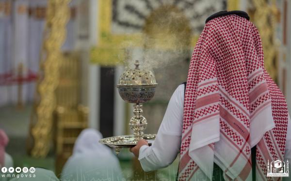 تبخير المسجد النبوي بأكثر من 4 كيلو من العود الطبيعي يوميًا