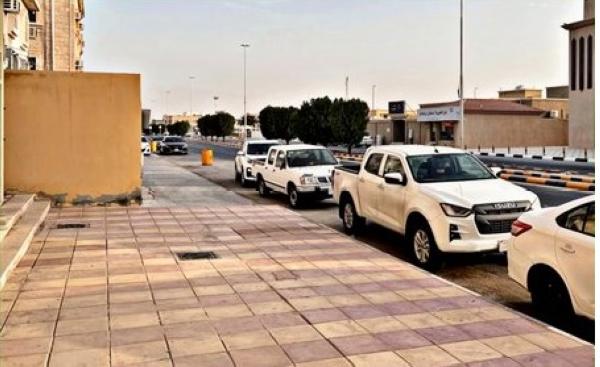 صيانة الأرصفة بأحياء ومداخل النعيرية