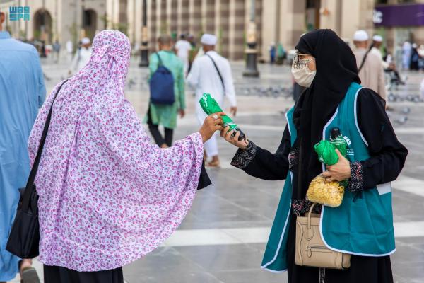 المسجد النبوي..مظلات لحماية الزوار من حرارة الشمس