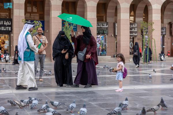 المسجد النبوي..مظلات لحماية الزوار من حرارة الشمس