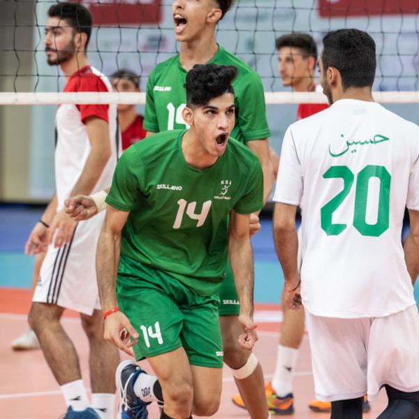 طائرة الأخضر تتجاوز الأجواء السورية