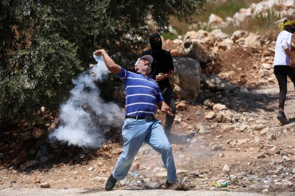 قوات الاحتلال تعتقل 3 فلسطينيين من الضفة الغربية