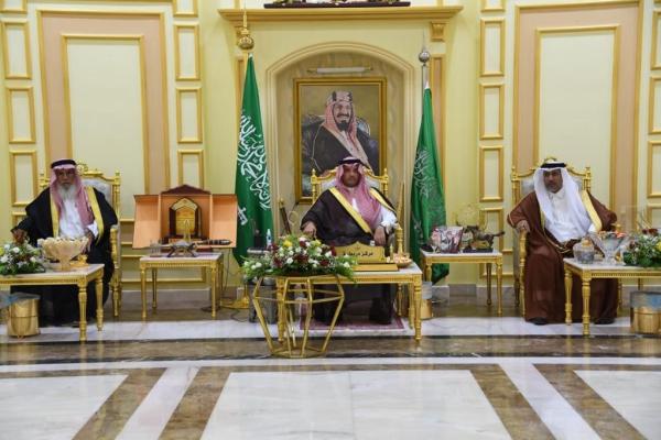 بالصور.. محافظ الأحساء يتفقد مركزي «السيح» و«مريطبة»