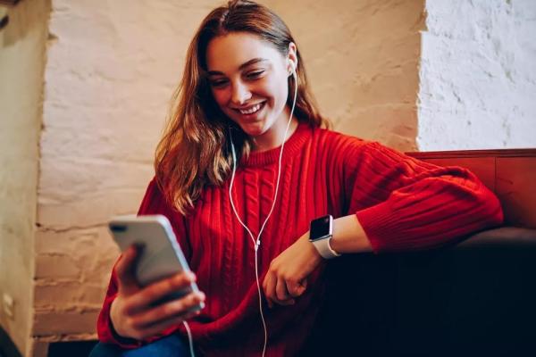تطبيق تواصل«بلا فلاتر»