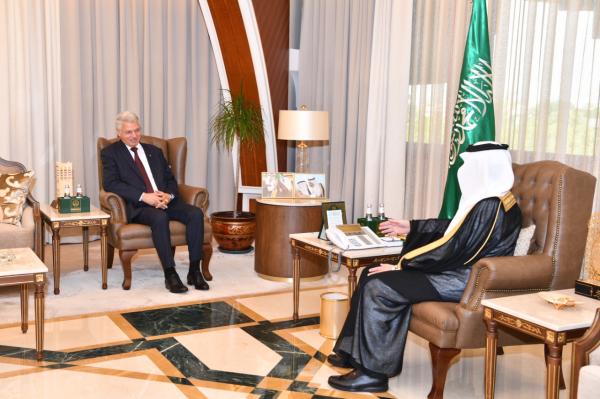 أمير الشرقية يستقبل سفيرالجزائر لدى المملكة