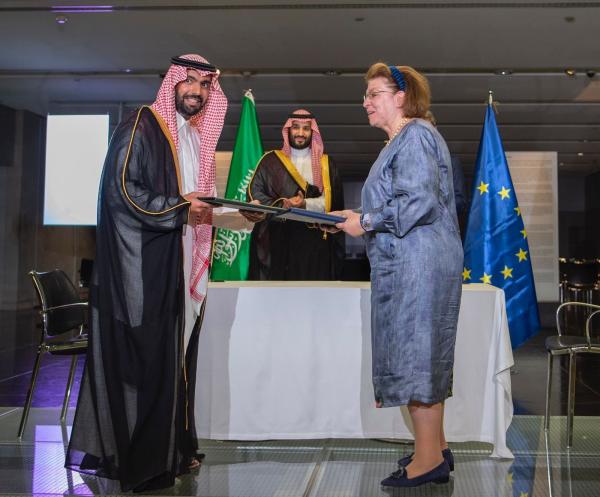 ولي العهد ورئيس وزراء اليونان يشهدان توقيع مذكرة تفاهم بالمجال الثقافي