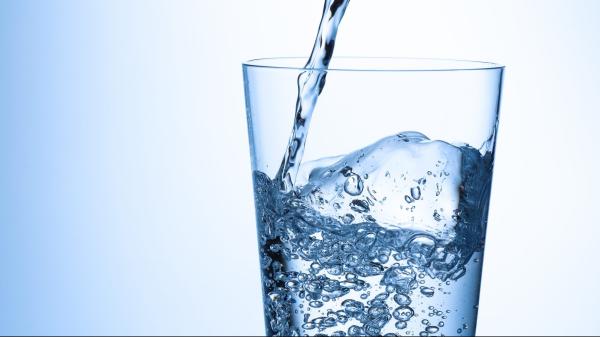 شرب الماء صباحًا يعطي الحيوية