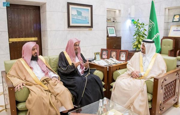 أمير الرياض بالإنابة يطلع على جهود «الأمر بالمعروف»