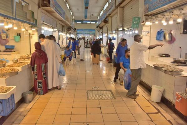 %40 زيادة في أسعار الأسماك مع اقتراب موسم «الروبيان»