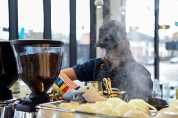 تراجع طلبات إعانة البطالة في أمريكا لأول مرة