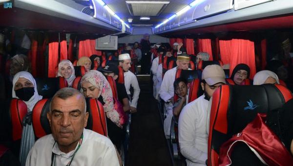 بالصور.. الدفعة الأولى من معتمري الخارج يصلون المدينة المنورة