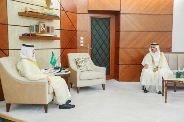 أمير الشرقية يستقبل مدير هيئة الزكاة والضريبة بمناسبة تعيينه