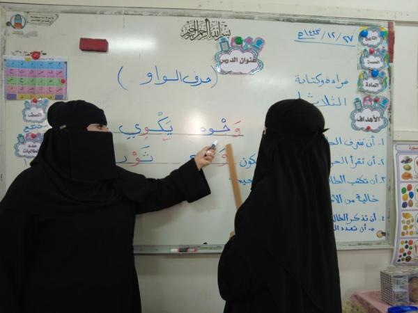 خدمات تعليمية لـ 600 دارس في فصول محو الأمية بالعديد