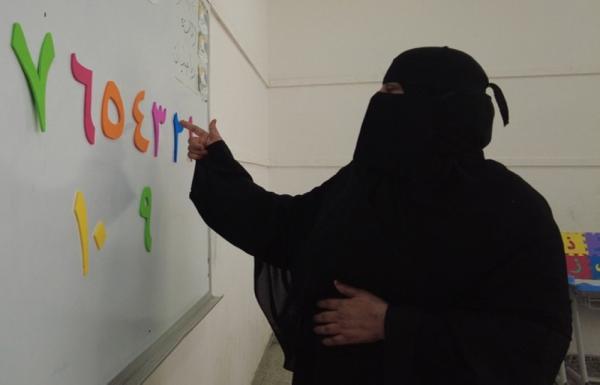 خدمات تعليمية لـ 600 دارس في فصول محو الأمية بالعديد