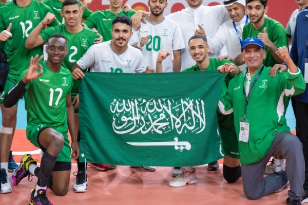 الأخضر الشاب .. يحلق فوق هام السحب