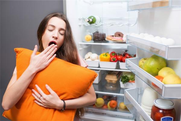 5 أطعمة تسبب الأرق.. احذر منها