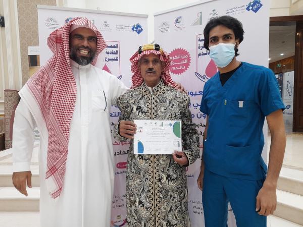 371 متبرعا بالدم في 3 أيام بحملة العيون