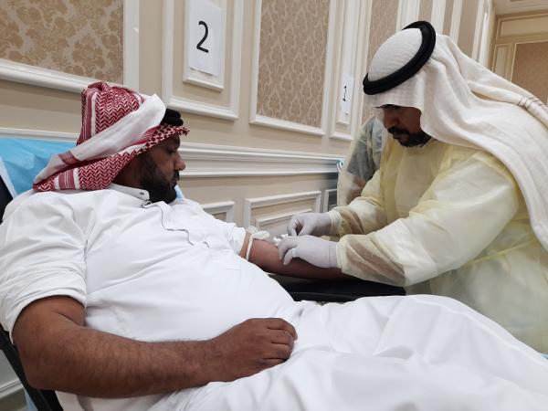 371 متبرعا بالدم في 3 أيام بحملة العيون
