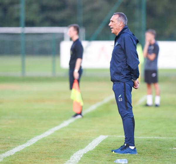 يلاعب النصر الإماراتيالفتح