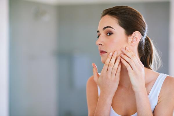 أعراض نقص الزنك على البشرة