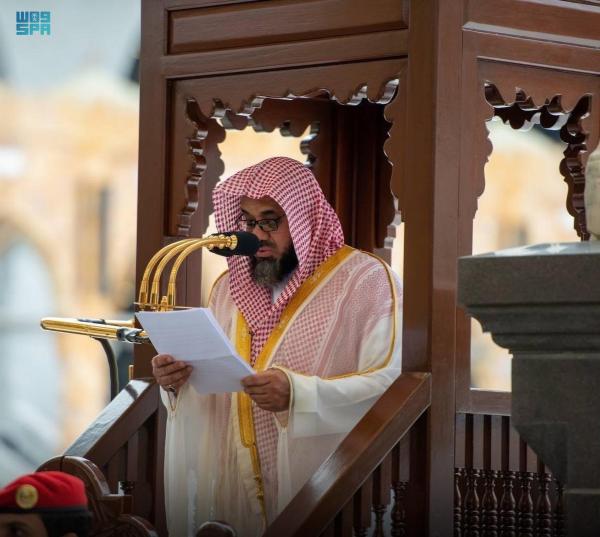 إمام الحرم المكي: الظنون السيئة طاردة لراحة البال
