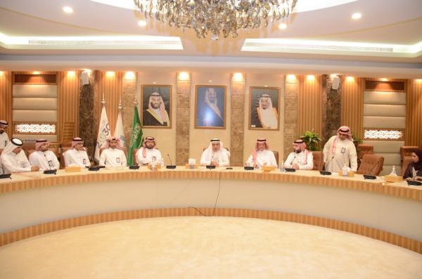 أمين الشرقية يسلم شهادات حضور دورة بناء مؤشرات الأداء