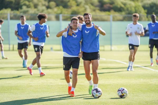 ألميريا والهلال.. قمة الأبطال!!