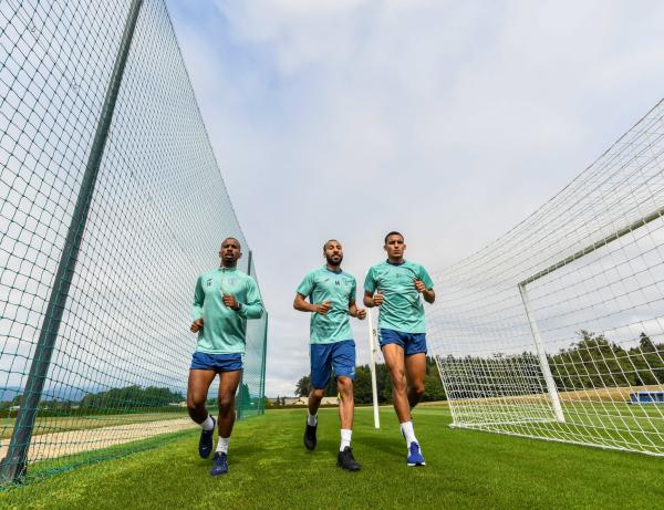 دونيس يصحح أخطاء ودية النصر الإماراتي