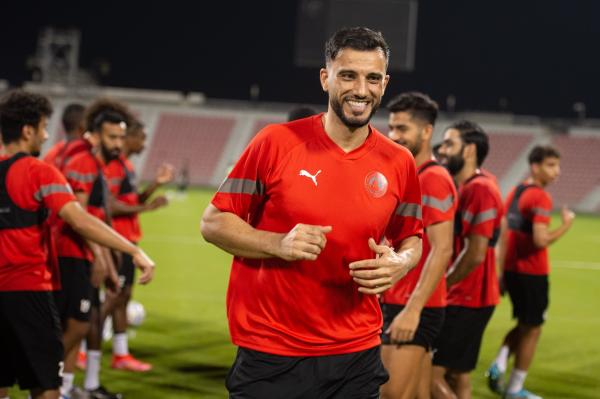 رسميا.. السومة يرتدي قميص العربي