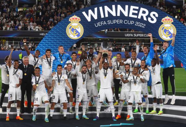 ريال مدريد يضيف السوبر الخامس لسجل إنجازاته الأوروبية
