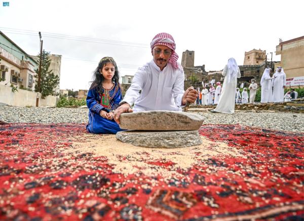 «الأطاولة التراثي».. تجسيد عصري لحياة الآباء والأجداد