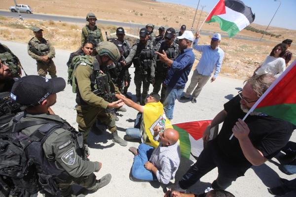 قوات الاحتلال الإسرائيلي تعتقل 15 فلسطينيًا من الضفة الغربية